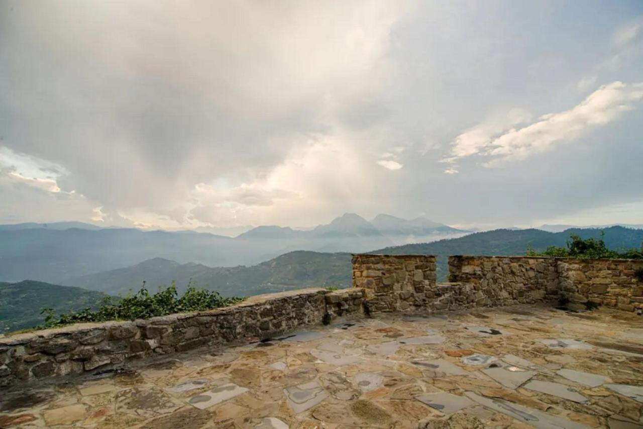 Lovers' Nest Baiardo Exterior photo